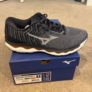 BRAND NEW MEN’S WAVE SKY WAVEKNIT™ 3 RUNNING SHOE